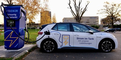 2025 hat die EWJR in Rapperswil-Jona mehrere öffentliche Ladestationen in Betrieb genommen – hier beim Parkplatz Tüchelweiher.
