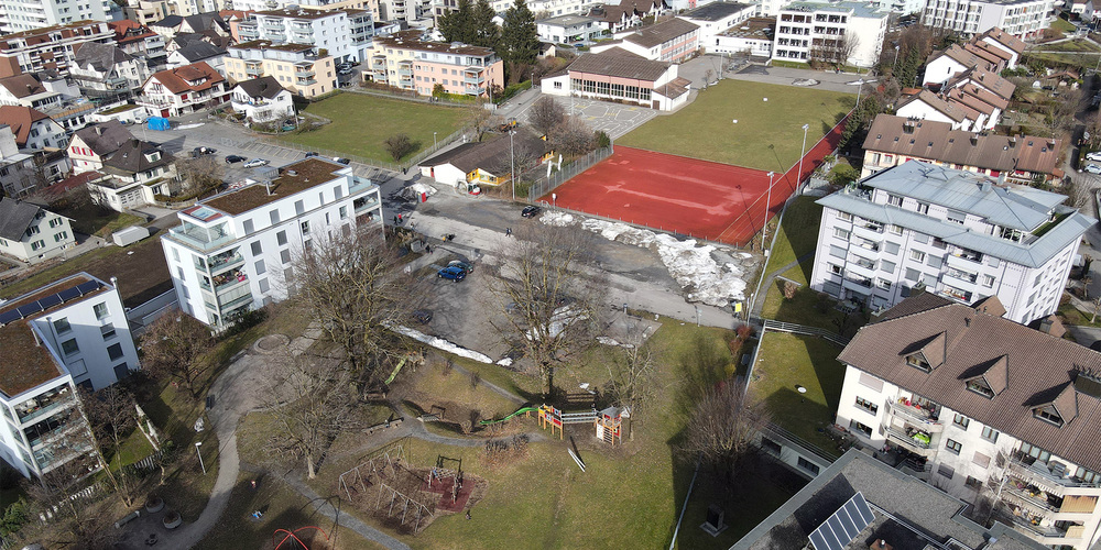 Beim Stockbergareal wurden neu Verbotstafeln aufgestellt Die Jugendlichen halten wenig davon.Bild Lars Morger 