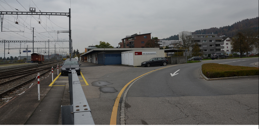 Die neue Bahnstrasse entlang der Gleise würde dem öV in Pfäffikon stabilere Verbindungen an Bahnanschlüsse ermöglichen. Der Zeitplan ist jedoch ungewiss.