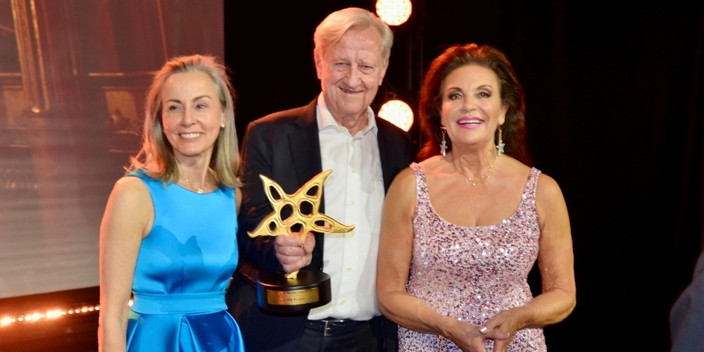Ehren-Prix-Walo für Musikmanager Freddy Burger; mit  Ehefrau Isabella und Monika Kaelin, Präsidentin Showszene Schweiz. 