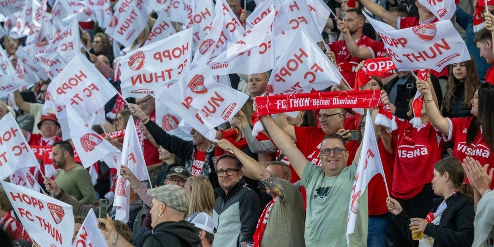 In der Stockhorn-Arena feiern die Thuner das vielleicht schönste Märchen in der Geschichte des Schweizer Fussballs.