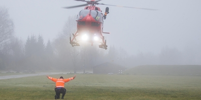 Die Rega flog den Verunfallten ins Spital. (Symbolbild)