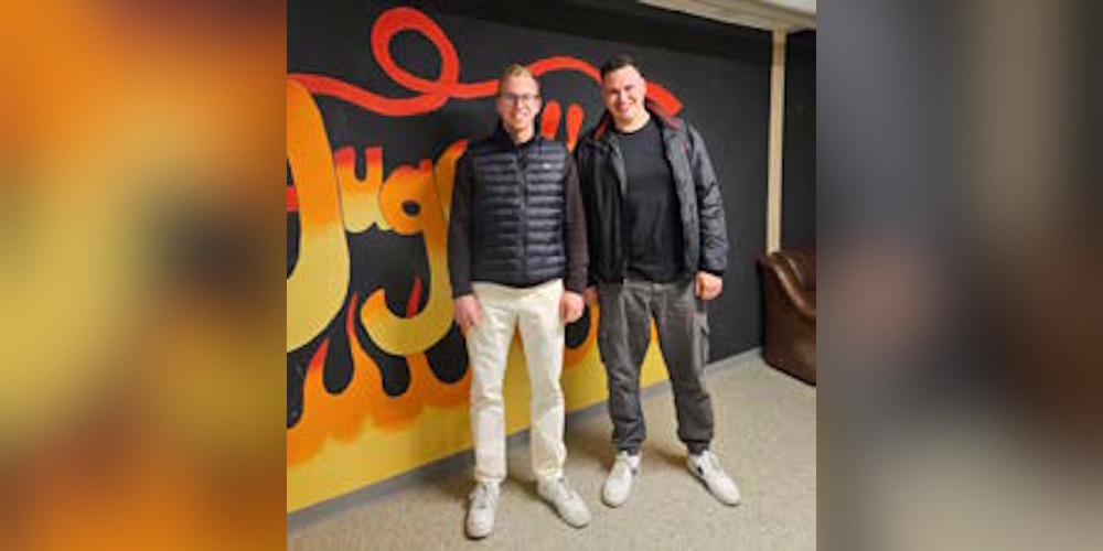 Ansprechpartner im Jugendtreff Schänis: (v.l.) Mattia Thoma und der neue Leiter Sämi Rechsteiner.