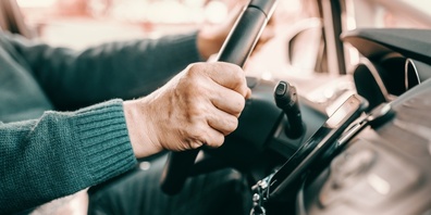 Die Autoren der Studie empfehlen den Einbezug von Fachleuten und national einheitliche Regelungen für Fahrtauglichkeitsprüfungen. (Symbolbild)