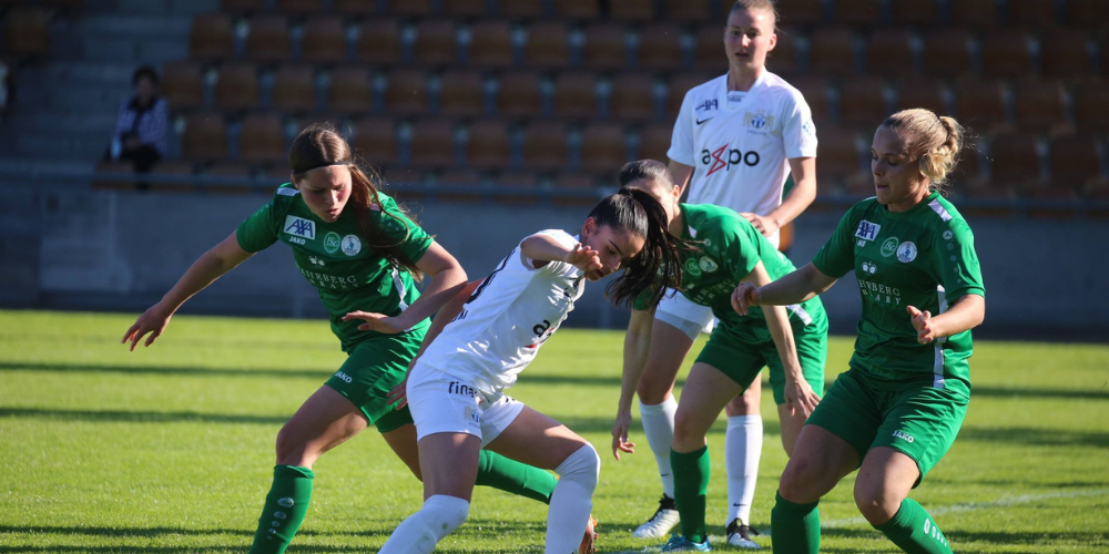 Meriame Terchoun behauptet den Ball