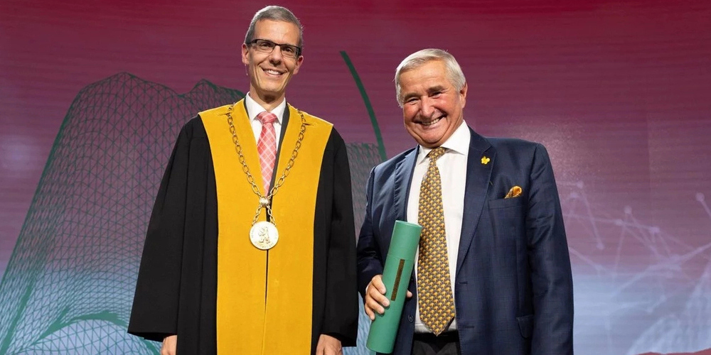 HSG-Rektor Manuel Ammann (l.) und Spender Christen Sveaas.