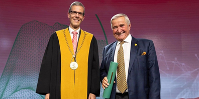 HSG-Rektor Manuel Ammann (l.) und Spender Christen Sveaas.