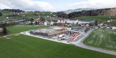In Uznach harzen diverse Bauprojekte - so auch im Industriequartier, wo ein McDonald's entstehen soll.