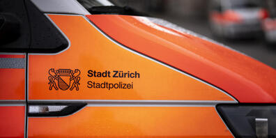 Eine 14-jährige Fussgängerin ist in der Stadt Zürich bei einer Kollision mit der Forchbahn verletzt worden. (Archivbild)