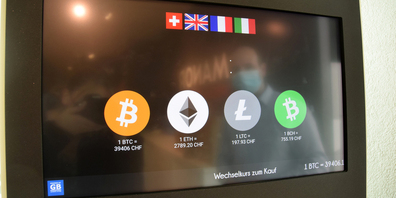 Der Krypto-Bancomat im Manor ist beim Kundendienst zu finden.