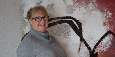 Sylvia Kündig freut sich nach verschiedenen Gruppen- und Einzelausstellungen im Zürcher Oberland nun auf ihre Ausstellungspremiere im Museum Amden. Sie zeigt Bilder, die in die Tiefe gehen - in Farben, die betören.