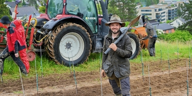 Winzer Robert Irsslinger schreitet mit der Rebflächen-Erweiterung, trotz rückläufigem Weinkonsum und Klimakapriolen, zuversichtlich in die Zukunft.