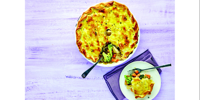 Herzhafter Poulet-Gemüse-Pie im knusprigen Teigmantel.