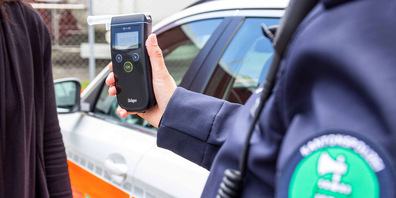 Der Fahrerin wurde der Führerausweis auf der Stelle von der Polizei abgenommen.