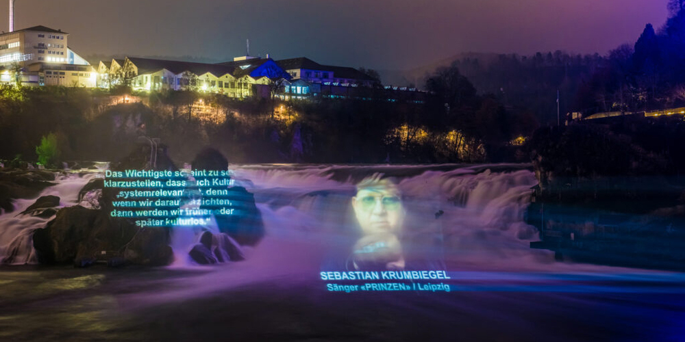 Sebastian Krumbiegels Statement am Rhienfall in Neuhausen: «Das Wichtigste scheint zu sein, klar zu stellen, dass auch Kultur ‹systemrelevant› ist, denn wenn wir darauf verzichten, dann werden wir früher oder später kulturlos.»