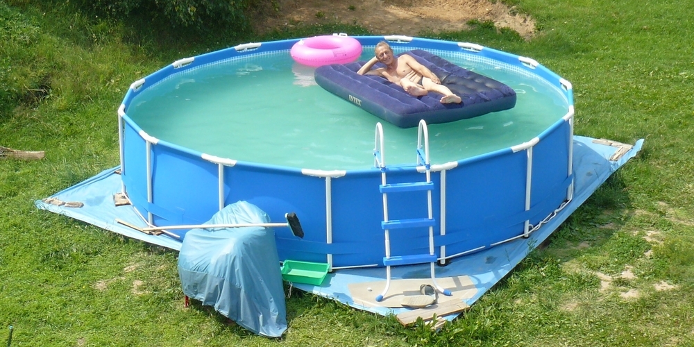Die Wasserkorporation Benken will die Wassermenge für die Befüllung privater (Aufstell-)Pools besser planen und Engpässe verhindern. (Symbolbild)