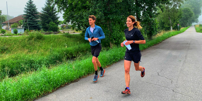 Die schnellste Läuferin Katja Zwiker (r.) und ihr Begleiter Stefan Hüsler navigierten mit Karte. 