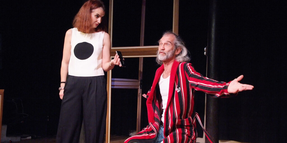 Mit seiner schauspielerischen Leistung auf sehr hohem Niveau liess das Duo Reto Baumgartner und Franziska Senn das Publikum mit rasanten Dialogen, humoristischen Einlagen und kontrovers verhandelten Themen des Öfteren schmunzeln.