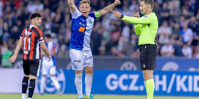 Die Erlösung: Captain Abrashi jubelt über den dramatischen Sieg.