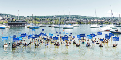Der Sommer kann beginnen:  Zürcher Hoteliers steigen gemeinsam in den Zürichsee 