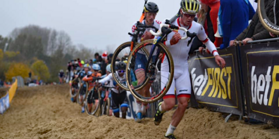 U23 Weltcupleader Kevin Kuhn kämpft sich durch die Dünen von Koksijde