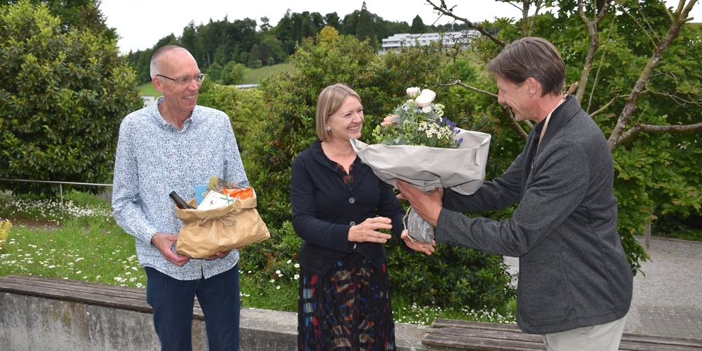 (v.l.n.r.) Früherer Zentrumsleiter Volkhard Winarske, Verwaltungsratsmitglied Bettina Mächler und neuer Zentrumsleiter Magnus Kaiser.
