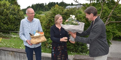 (v.l.n.r.) Früherer Zentrumsleiter Volkhard Winarske, Verwaltungsratsmitglied Bettina Mächler und neuer Zentrumsleiter Magnus Kaiser.