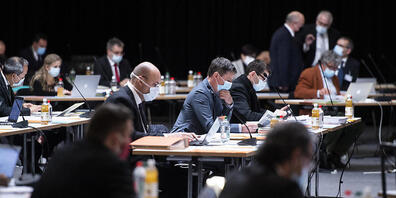 Der St.Galler Kantonsrat entscheidet in der Junisession unter anderem darüber, ob die Kirchen bei Abstimmungskämpfen einen Maulkorb erhalten sollen. (Archivbild)