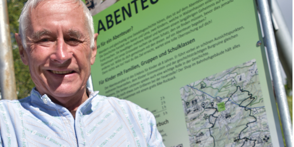 Schatzmeister Pit Fritz füllt die Schatzkiste des Abenteuerpfades in Walzenhausen regelmässig auf. 
