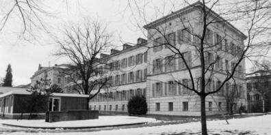 Die Psychiatrische Universitätsklinik Zürich, auch Burghölzli genannt, soll erweitert werden. Im Bild eine Aufnahme von 1980. (Archivbild)