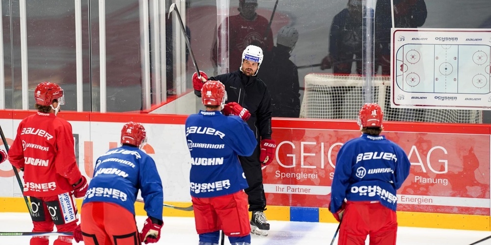 Die Lakers trainieren wieder auf dem Eisfeld.