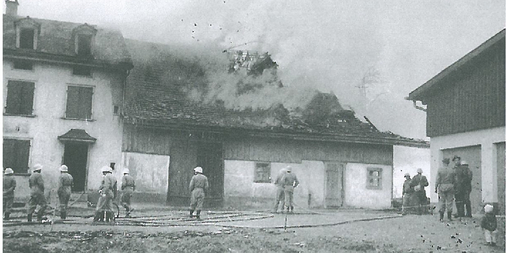 Löschübung des alten Scheitlinsbüchel durch den Zi­vilschutz im März 1974