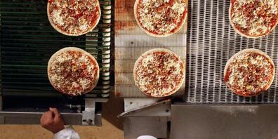 Pizzaproduktion bei Frisco Findus in Rorschach im Juli 1997, als der Betrieb noch zu Nestlé gehörte. Die Produktion von Tiefkühlprodukten hat in Rorschach eine lange Tradition. (Archivbild)
