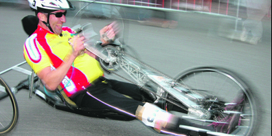 Handbiken ist eine sehr dynamische und äusserst schnelle Sportart der Rollstuhlfahrenden.