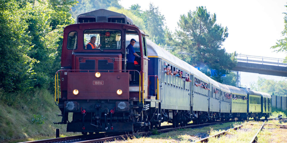 Mit zwei Sonderfahrten wurde die Wiederinbetriebnahme gefeiert. 