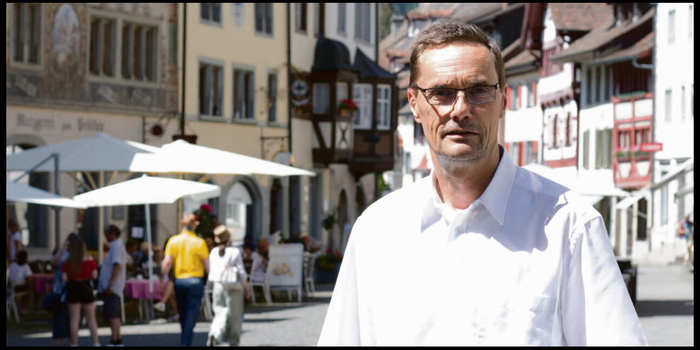 Musste sich am Anfang seiner Amtszeit den Respekt der Gegnerinnen und Gegner erkämpfen: Sönke Bandixen in der Steiner Altstadt. 