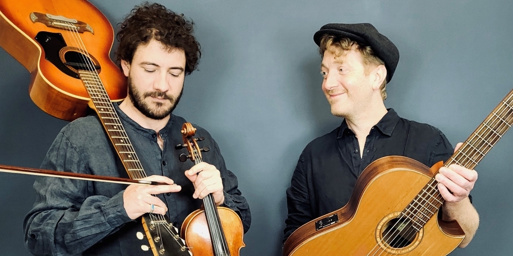 MusiCucina mit Frédéric Zwicker (l.) und Klaus Zirngibl läuten am Bänggner Dorffiirabig musikalisch das Wochenende ein.