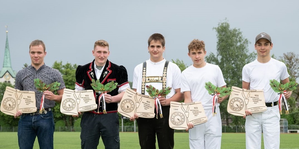 Kategoriensieger: v. l. Schönenberger Tobias (Kirchberg SG, Jg 2004), Kundert Elias (Sirnach, Jg 2005), Fäh Simon (Benken SG, Jg 2006), Siegenthaler Yanick (Bettwiesen, Jg 2007), Eicher Fabio (Steg im Tösstal)