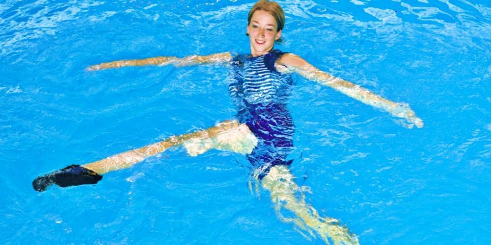 Aqua-Fit ist ein Ganzkörpertraining, bestehend aus Gymnastik und Laufen im tiefen Wasser, ohne Belastung der Gelenke.
