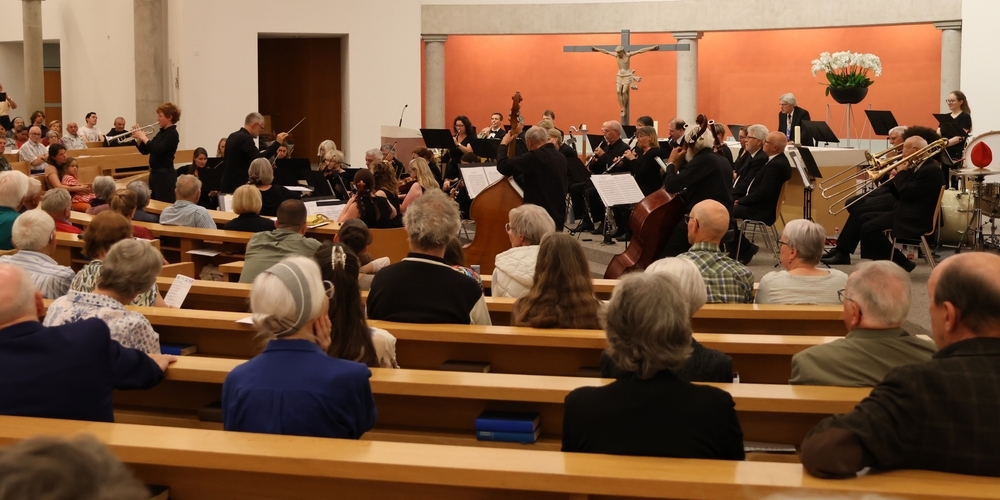 Unter dem Motto «Tanzend um die Welt» lud das Orchester Kaltbrunn Niederurnen zur musikalischen Weltreise – mit einer europäischen Erstaufführung.