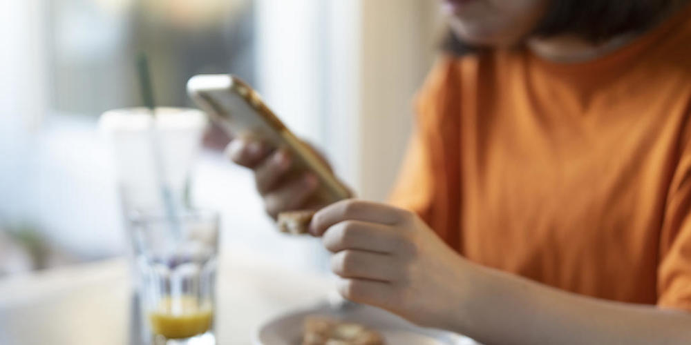 Für viele Schweizer Handynutzer wäre ein Prepaid-Angebot günstiger als ein Mobilfunk-Abo. Das zeigt eine Studie des Online-Vergleichsdienstes Moneyland.