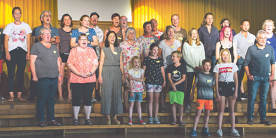 Beim ersten Kennenlernen am vergangenen Dienstag im Gemeindehaus Hallau mussten die Frauen, Männer und Kinder unter anderem auch eine Gesangsprobe überstehen. 