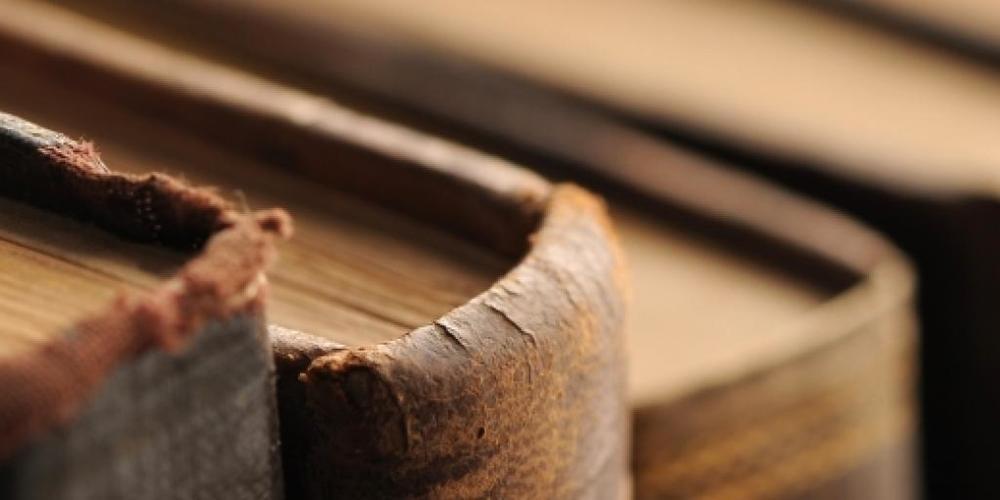 Die Kantonsbibliothek Vadiana führt in der Ausstellung "Büchergilde Gutenberg" durch die Geschichte des Verlags mit langer buchgestalterischer Tradition.
