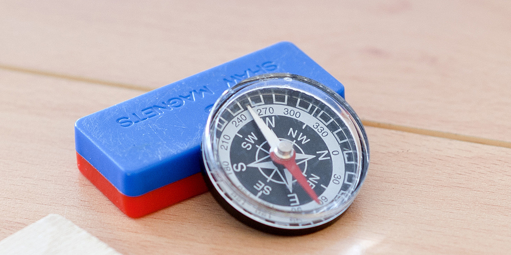 Angeblich bleiben Münzen und Magnete am Arm hängen.