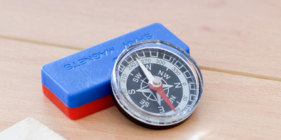 Angeblich bleiben Münzen und Magnete am Arm hängen.