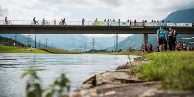 Die Schwimmstrecke im Linthkanal – einem Fliessgewässer – verleit dem Benkner Linthathlon einen einzigartigen Charakter.
