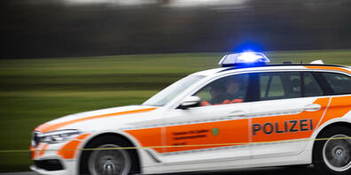 Die St. Galler Kantonspolizei musste am Sonntag zu mehreren Unfällen mit schwer verletzten Velofahrern ausrücken. (Archivbild)