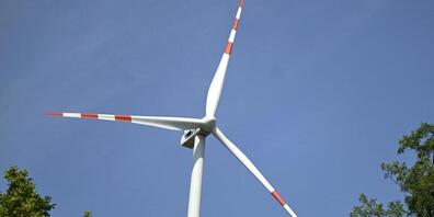 Sollen Gemeinden Vorschriften für den Mindestabstand von Windrädern erlassen können? Diese Frage muss bald der St. Galler Kantonsrat beantworten. (Archivbild)