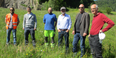 Besichtigten die Deponie Unterkobel in Oberriet: Magnus Hälg (v.l.), Amt für Umwelt, Simon Zeller, Amt für Natur, Jagd und Fischerei, Betriebsleiter Rolf Lüchinger, Peter Dietsche, Geschäftsführer der Robert König AG, Gemeindepräsident Rolf Huber und Jonas Barandun, ökologischer Baubegleiter. 