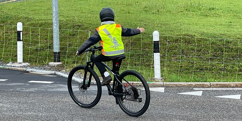 Auf 40 Veloteststrecken der Gemeinden im Kanton St.Gallen werden rund 4'500 Schulkinder die Veloprüfung absolvieren. (Themenbild)